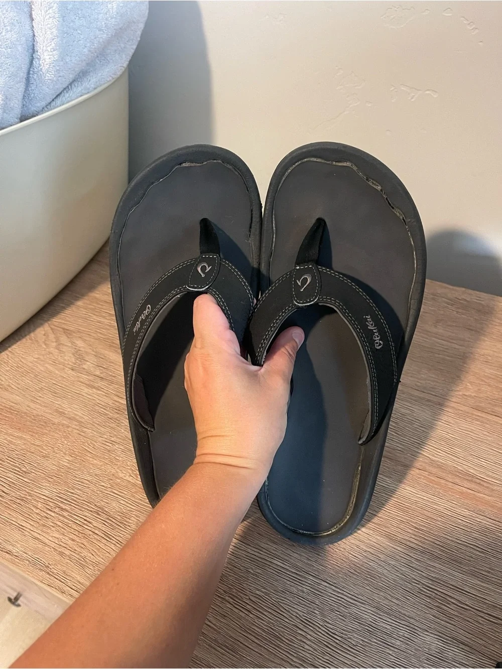Olukai Men's Black Leather Flip-Flop Sandals